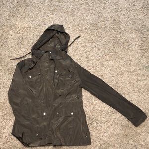 It’s by Z6 International. It is a size L and the color army green.